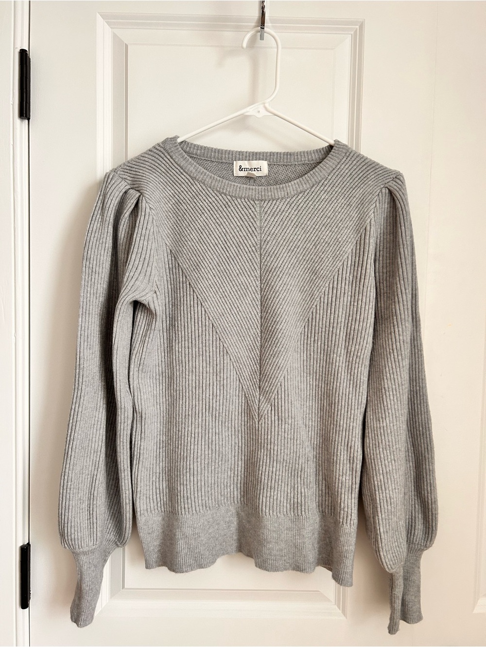 &Merci Women's Ribbed Crewneck Sweater, puff sleeves, in Light Gray